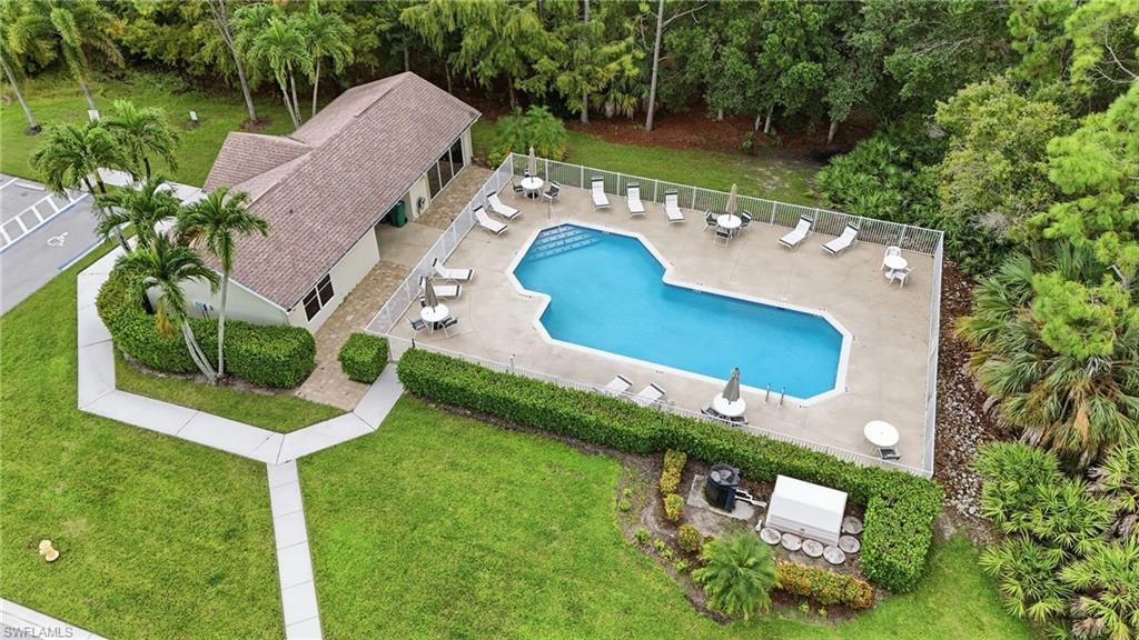 5253 Whitten Dr, Naples, FL 34104 Photo
