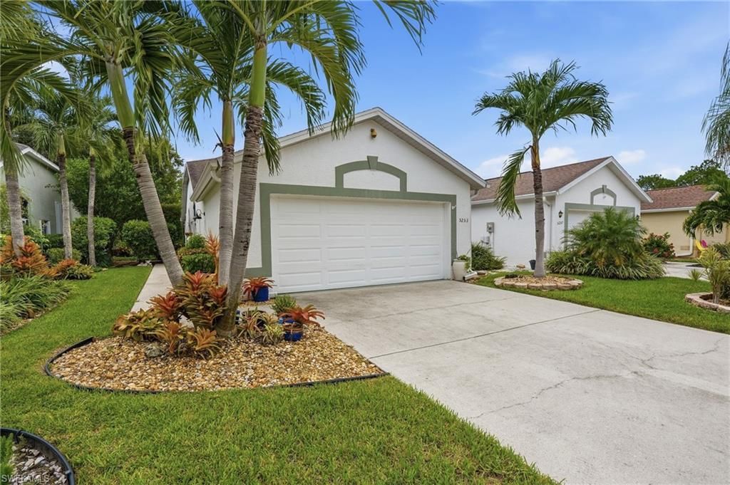 5253 Whitten Dr, Naples, FL 34104 Photo