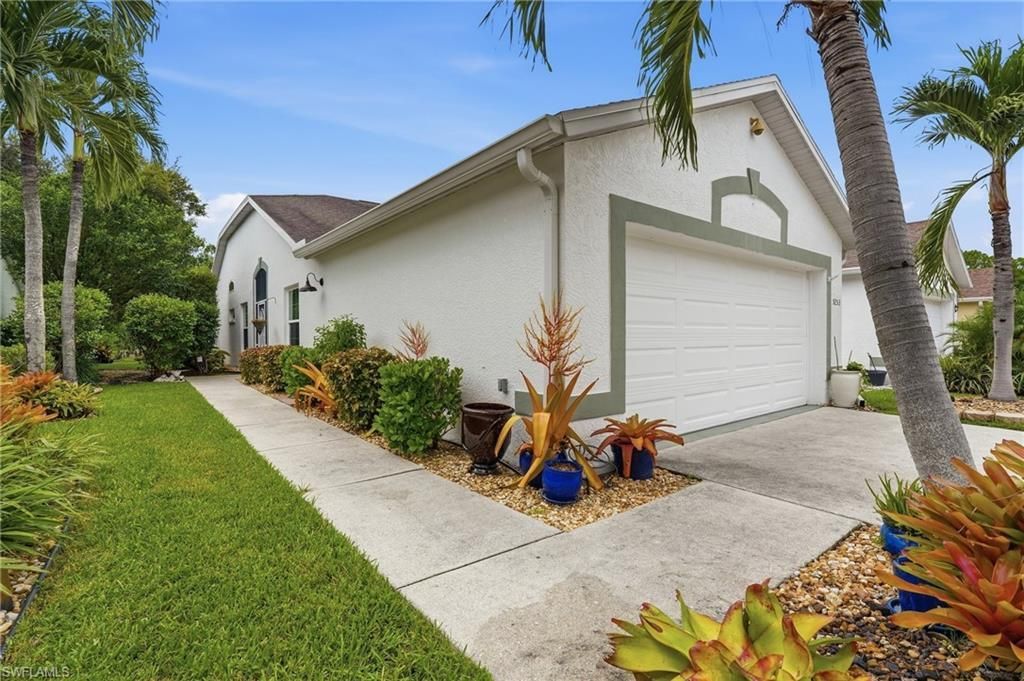 5253 Whitten Dr, Naples, FL 34104 Photo