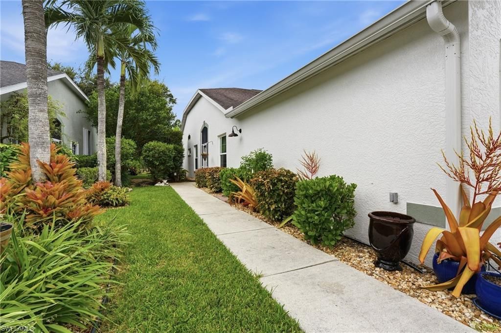 5253 Whitten Dr, Naples, FL 34104 Photo