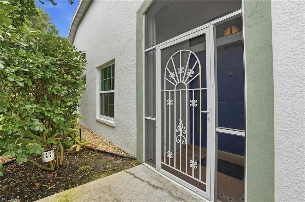 5253 Whitten Dr, Naples, FL 34104 Photo