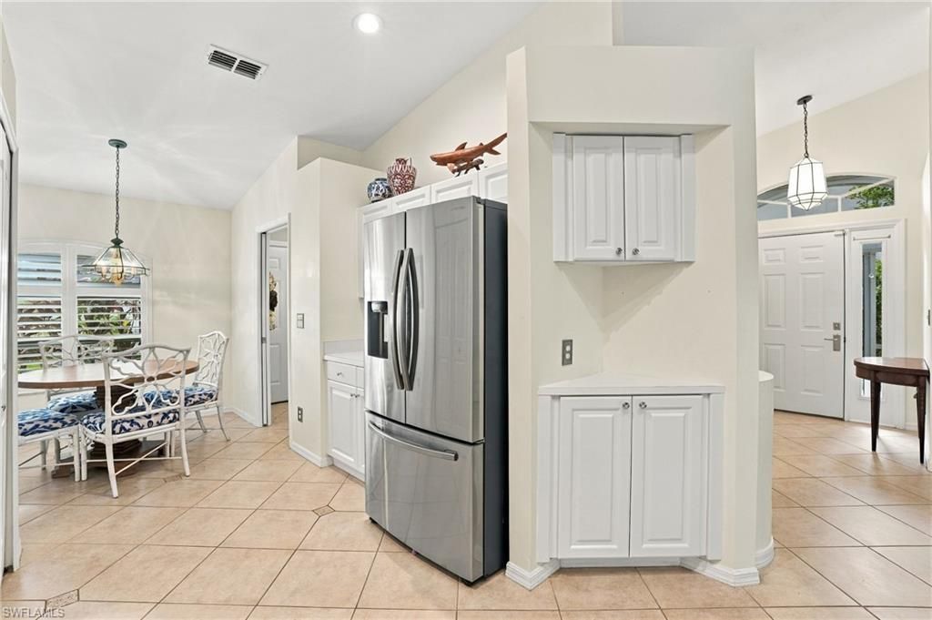 5253 Whitten Dr, Naples, FL 34104 Photo