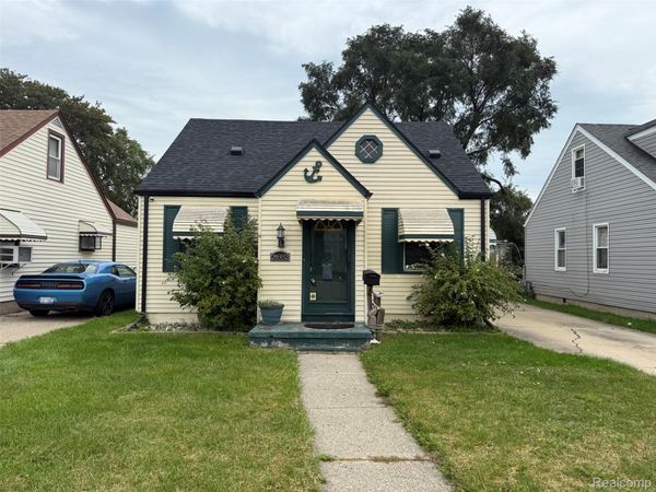 24882 Wilmot Avenue , Eastpointe, Mi 48021
