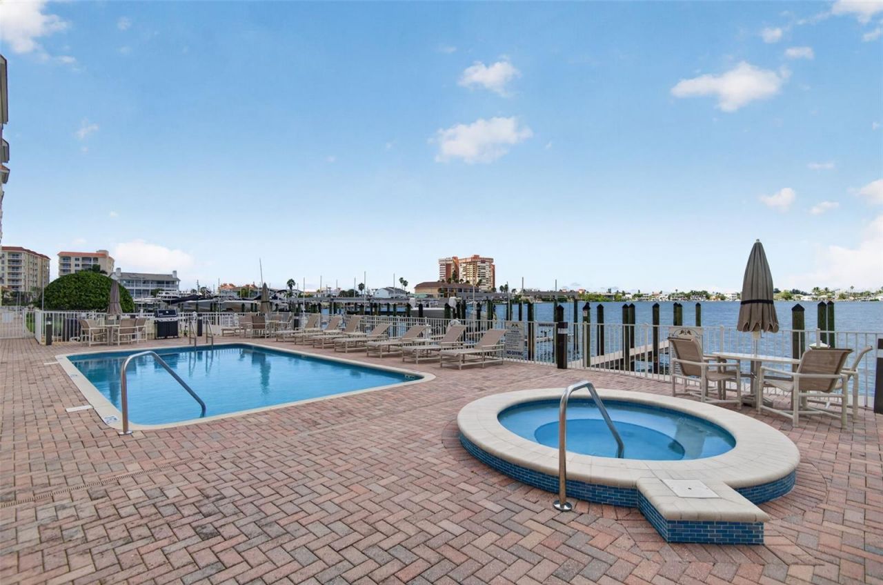 17735 Gulf Boulevard, Unit 306, Redington Shores, FL 33708 Photo