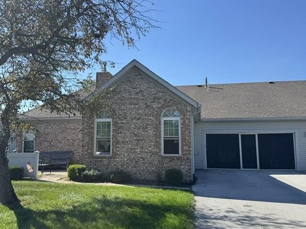 74 Stonegate Circle , Bowling Green, OH 43402