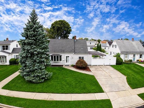 34 Chapel Lane , Levittown, NY 11756