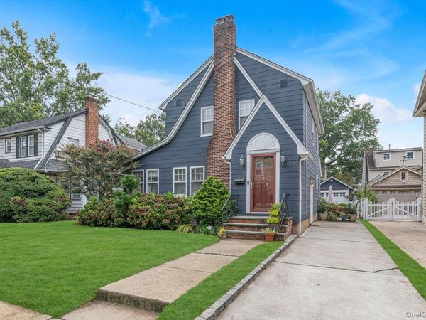 91 Geranium Avenue, Floral Park, NY 11001