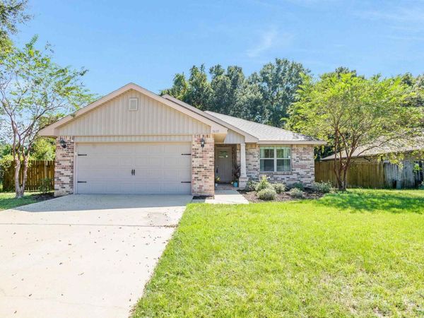 5635 Tucker Cir, Pace, FL 32571