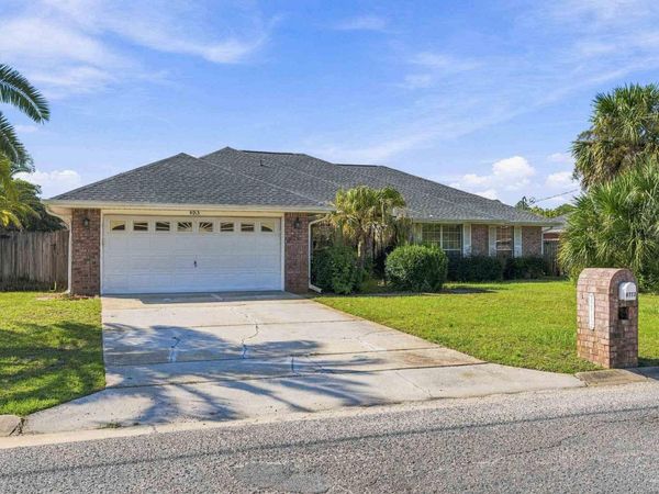 8213 Hartington Dr, Navarre, FL 32566