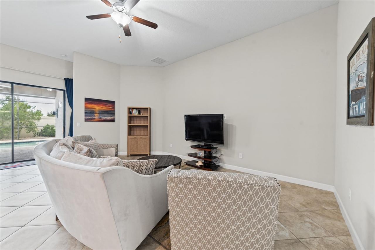 9912 Smarty Jones Drive , Ruskin, FL 33573 Photo