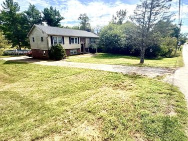 1750 Thatchers Mill Road, Paris, KY 40361