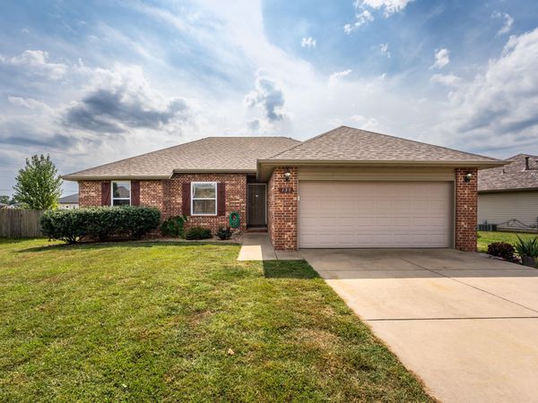 135 Pinyon Avenue, Rogersville, MO 65742