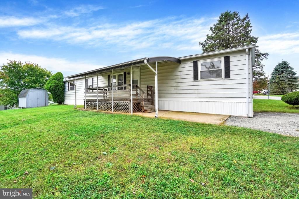 137 CARBRIDGE ROAD W , STEWARTSTOWN, PA 17363