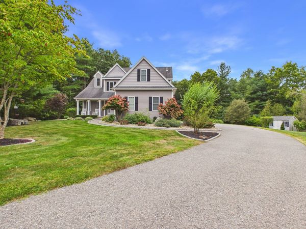 16 Tabor Rd, Uxbridge, MA 01569