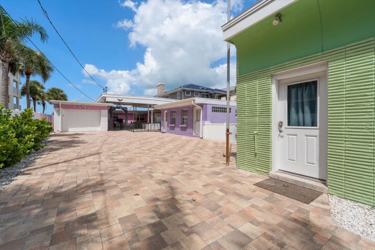 1512 Gulf Boulevard, Indian Rocks Beach, FL 33785 Photo