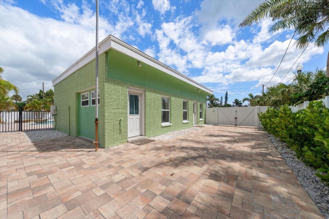 1512 Gulf Boulevard, Indian Rocks Beach, FL 33785 Photo