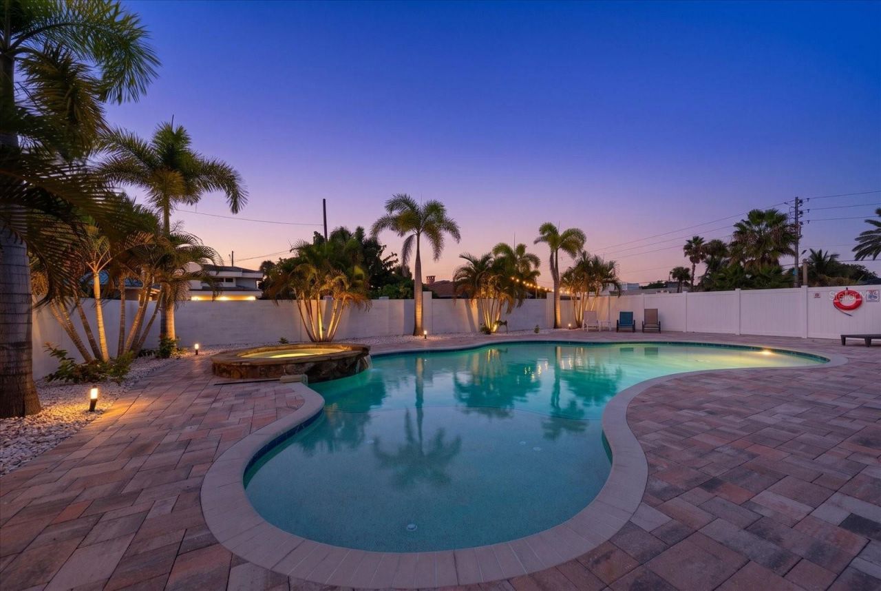 1512 Gulf Boulevard, Indian Rocks Beach, FL 33785 Photo