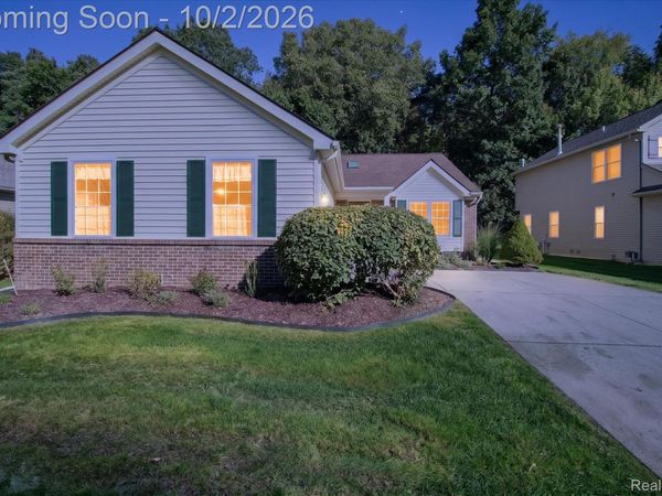 2697 Signature Circle, Hamburg Township, Mi 48169