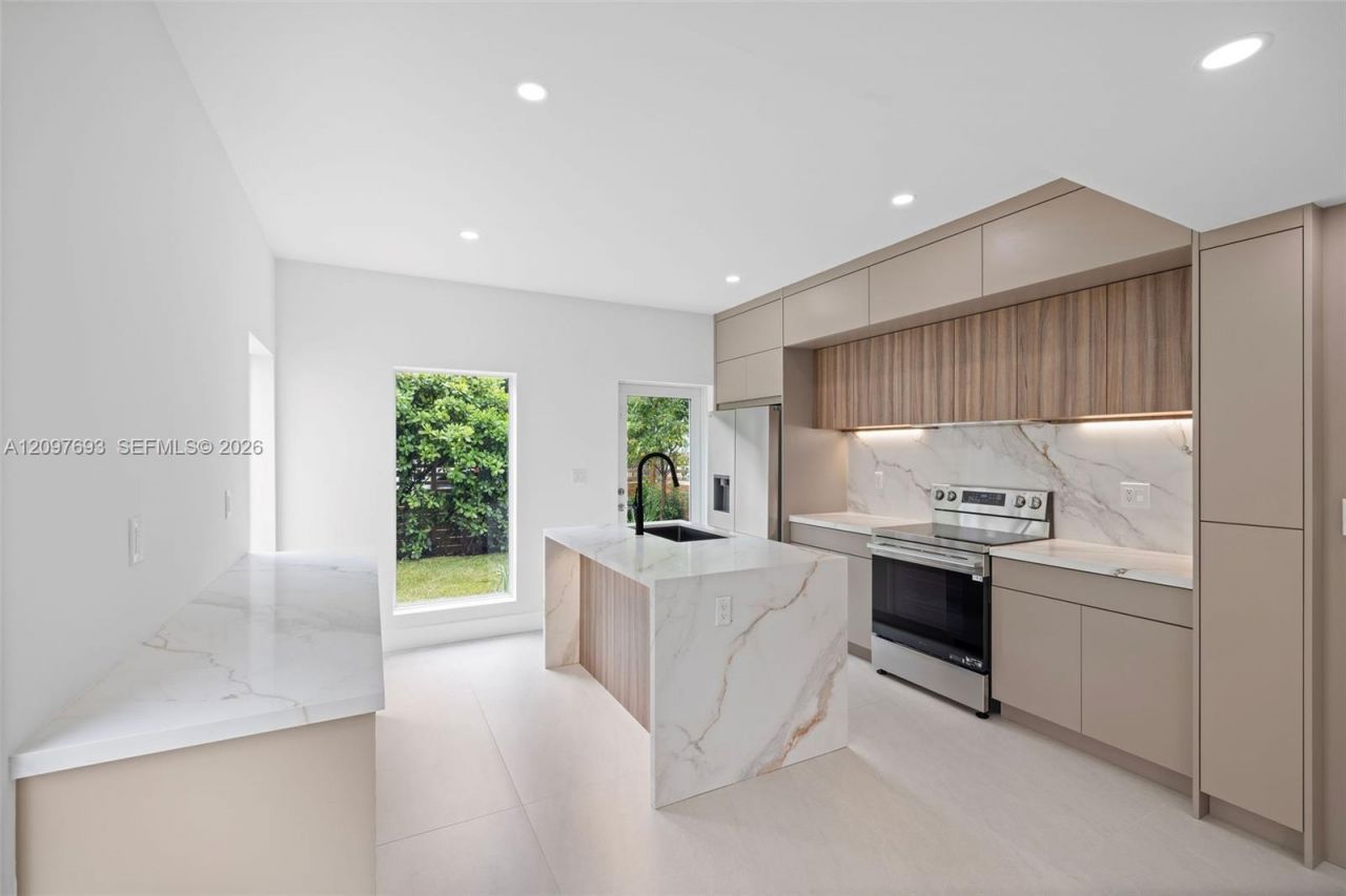 6167 SW 64th St, South Miami, FL 33143 Photo