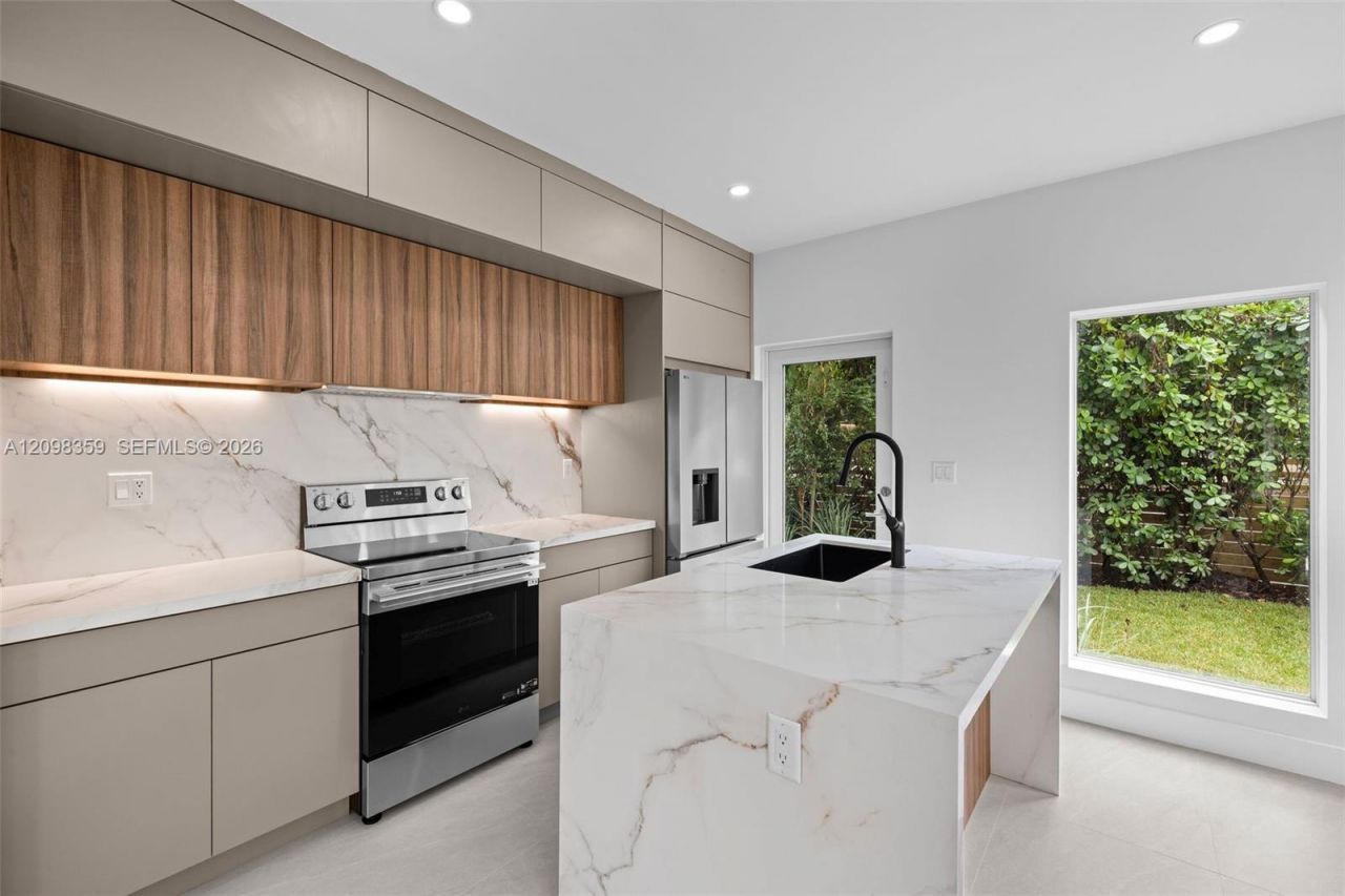 6165 SW 64th St, South Miami, FL 33143 Photo