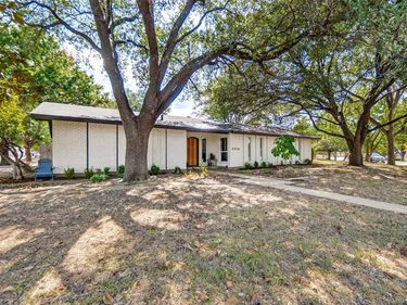 9038 Flicker Lane, Dallas, TX 75238