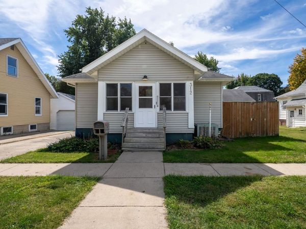 312 E South Street, Clinton, IL 61727