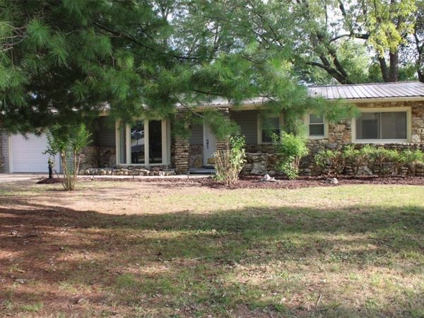 1406 W Court Street , Harrison, AR 72601