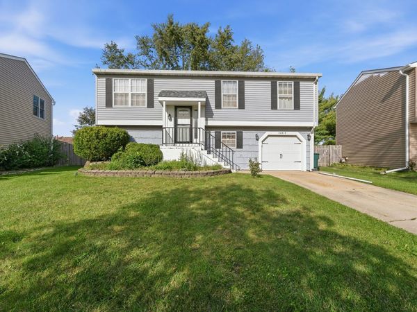 20519 S Acorn Ridge Drive , Frankfort, IL 60423