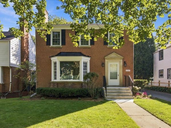 2107 Lincolnwood Drive, Evanston, IL 60201