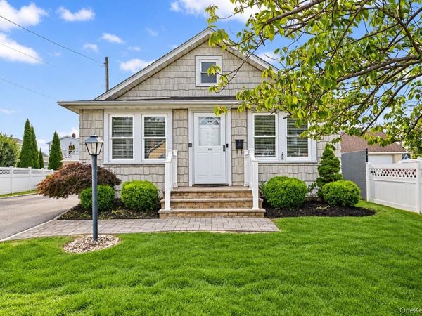 635 S 6th Street, Lindenhurst, NY 11757