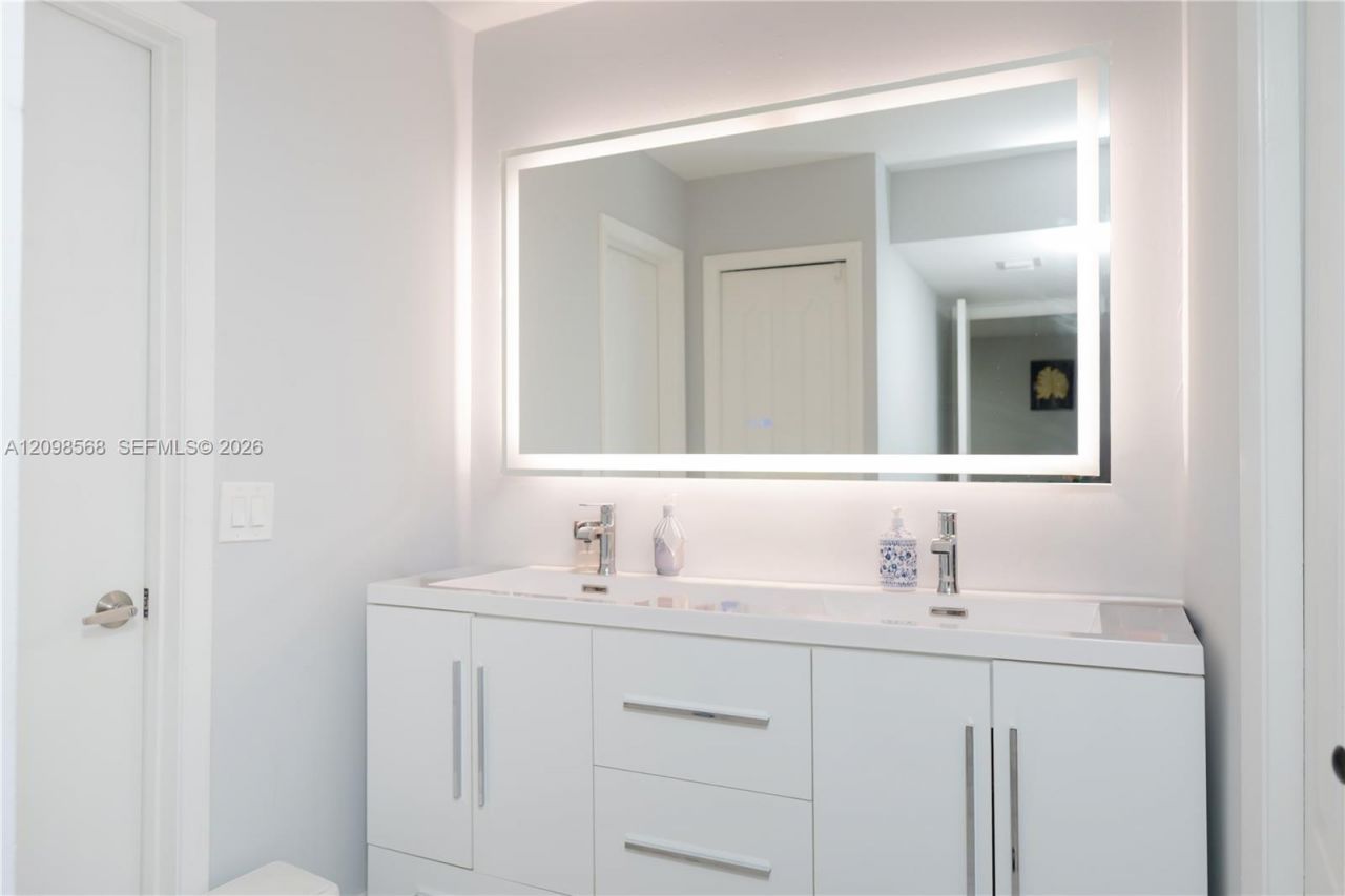 350 Racquet Club Rd , Unit 102, Weston, FL 33326 Photo