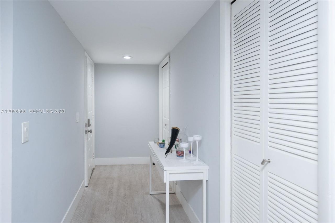 350 Racquet Club Rd , Unit 102, Weston, FL 33326 Photo