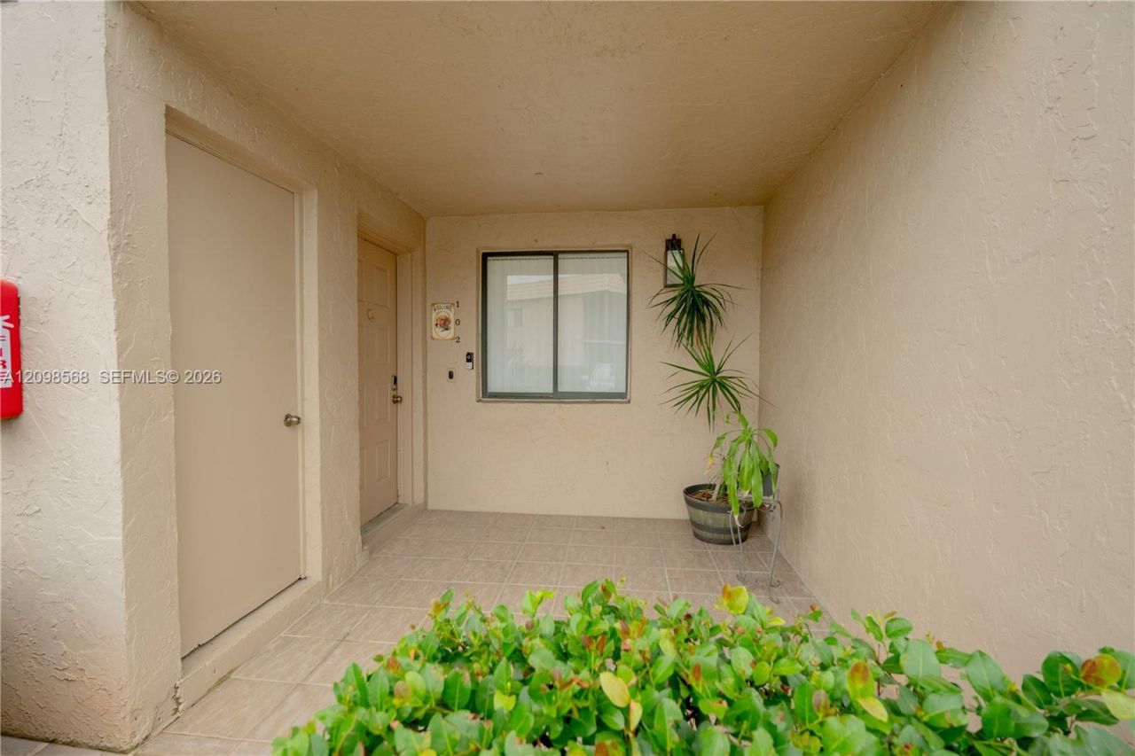 350 Racquet Club Rd , Unit 102, Weston, FL 33326 Photo