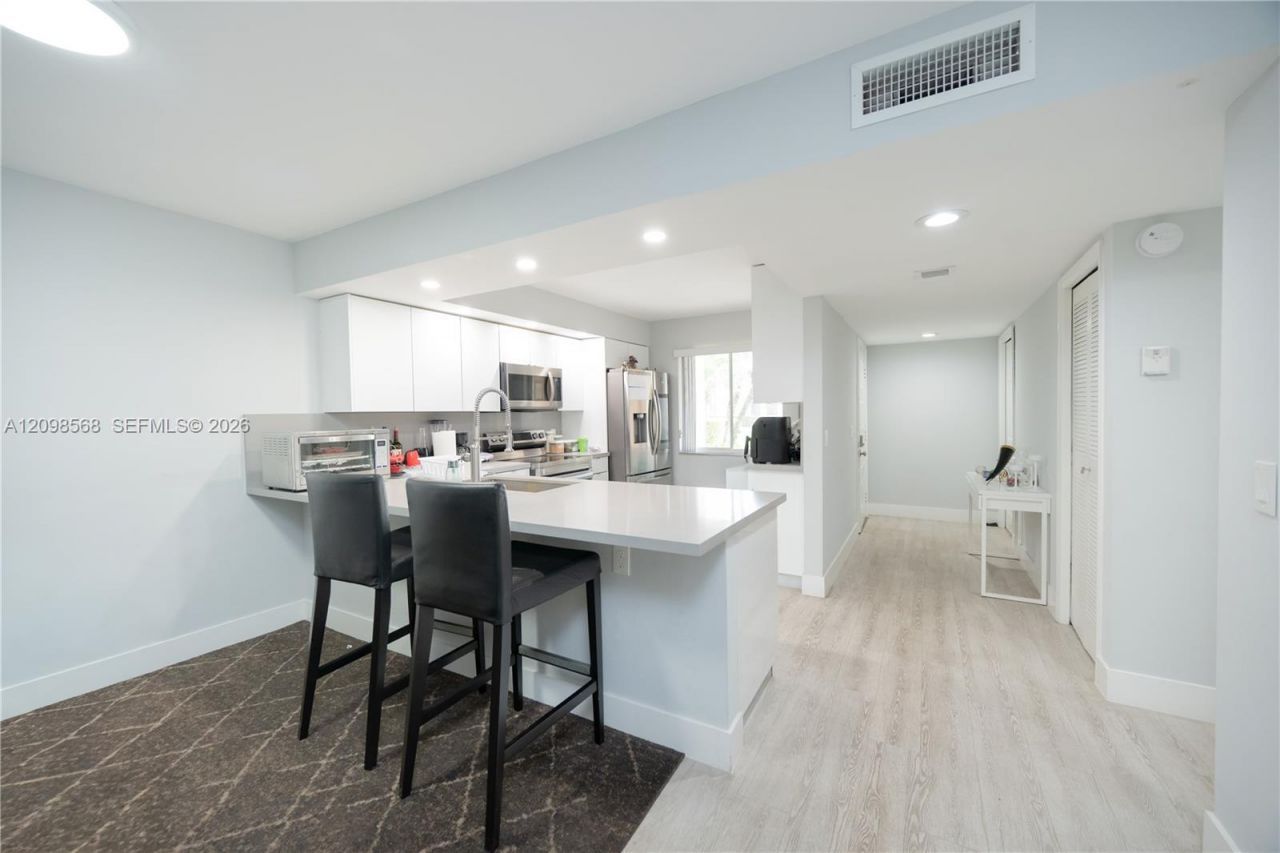 350 Racquet Club Rd , Unit 102, Weston, FL 33326 Photo