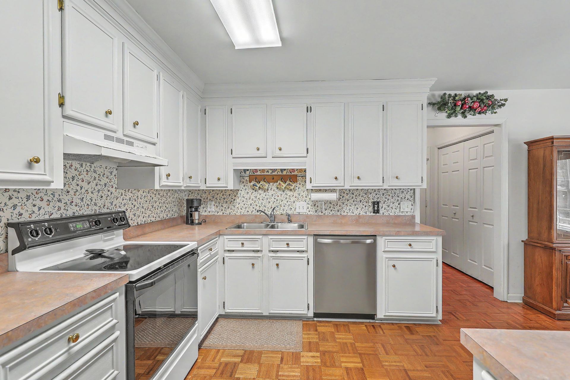1186 Redbud Court Photo 16