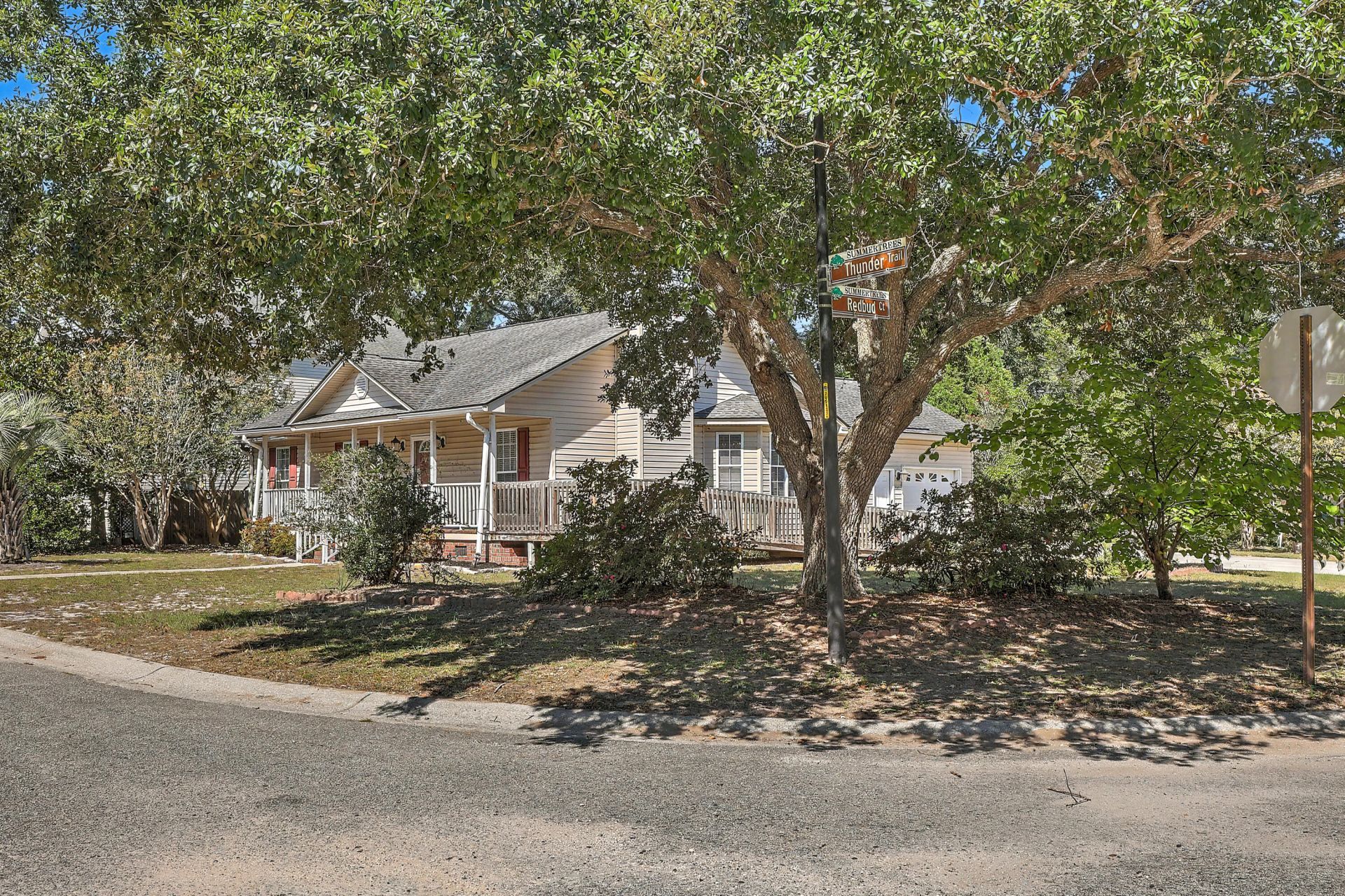 1186 Redbud Court Photo 4