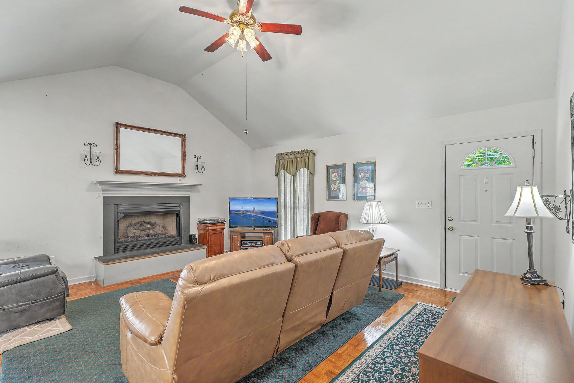 1186 Redbud Court Photo 8