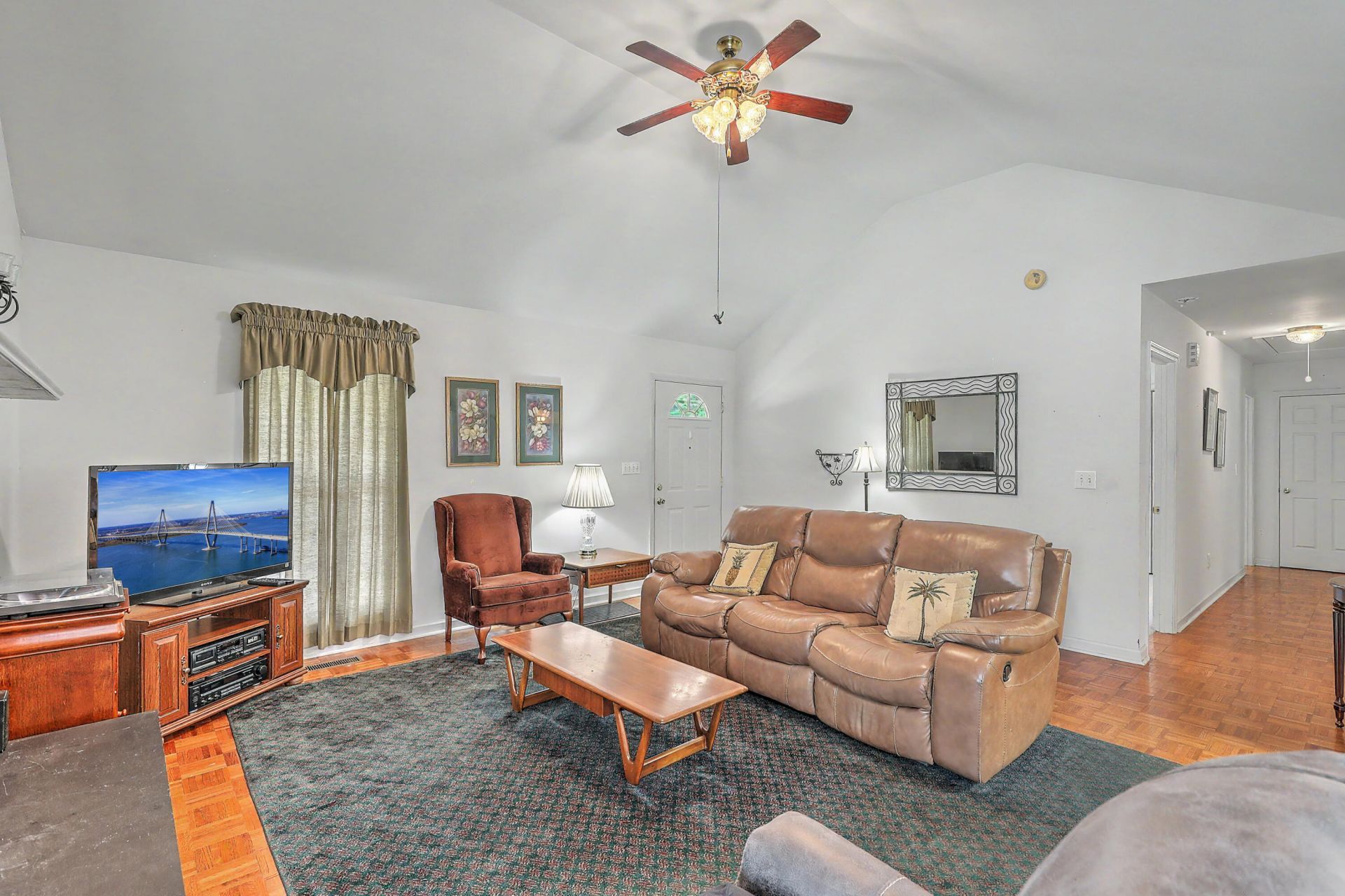 1186 Redbud Court Photo 9