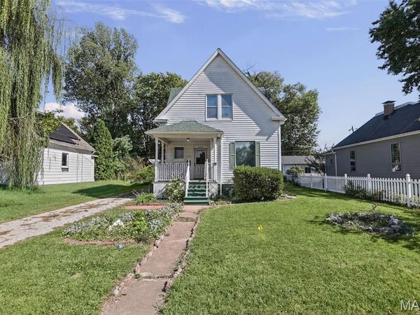 850 Holyoake Road , Edwardsville, IL 62025
