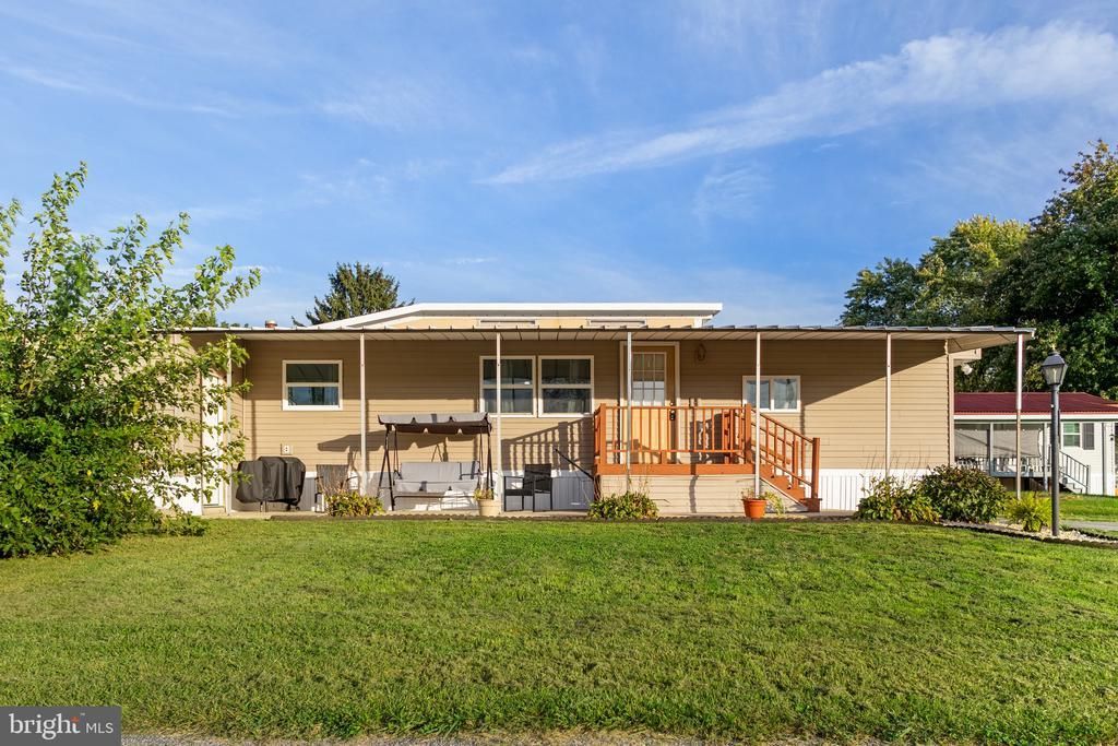 809 LAKE CIRCLE, MOUNT WOLF, PA 17347