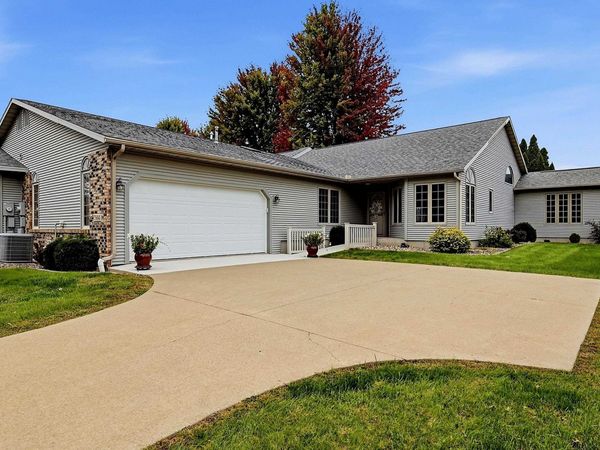 7804 Timmerman Drive, East Dubuque, IL 61025