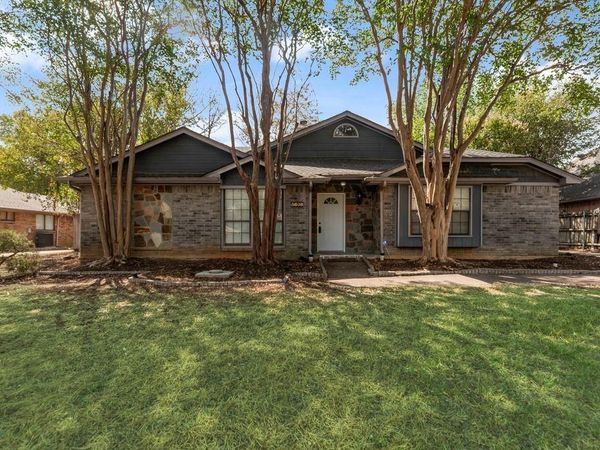 5608 Oak Brook Road , Arlington, TX 76016