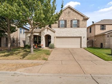 8932 Winding Valley Drive, Fort Worth, TX 76244