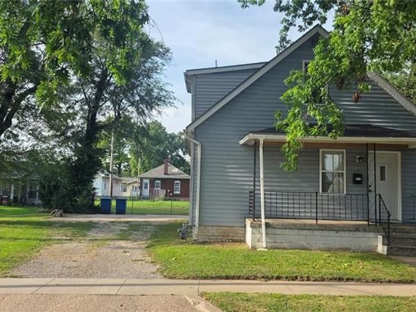 2325 E 25th Street, Granite City, IL 62040