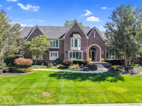 734 Wellington Circle , Rochester Hills, Mi 48309