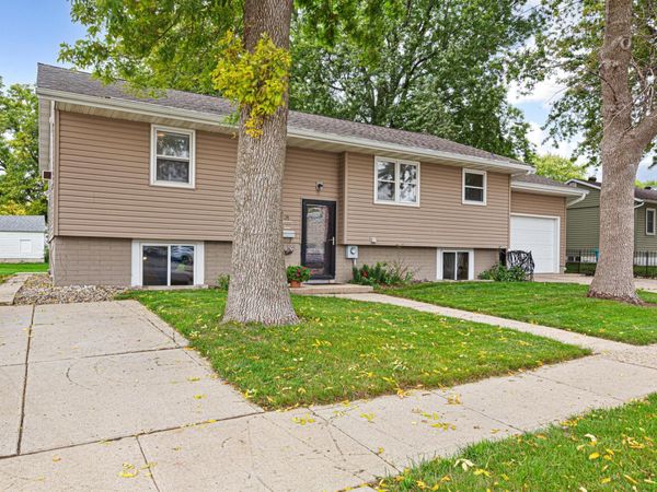 109 10th Avenue SE, Waseca, MN 56093