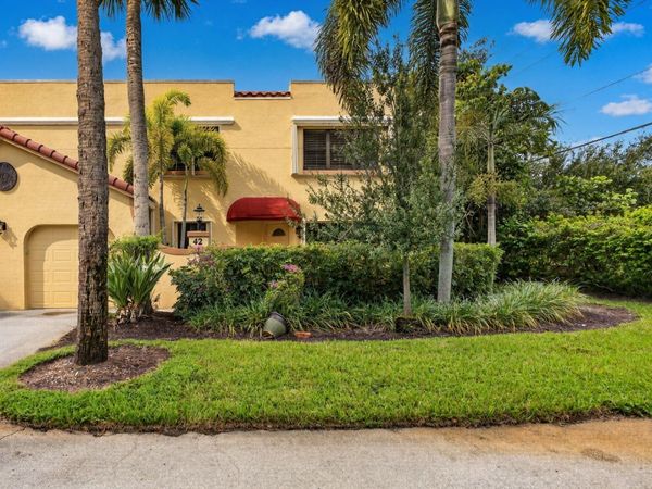 42 Uno Lago Drive, Juno Beach, FL 33408