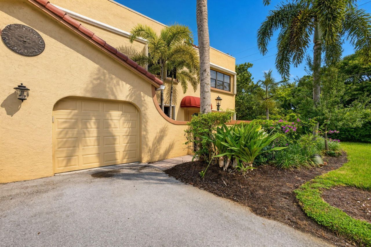 42 Uno Lago Drive, Juno Beach, FL 33408 Photo