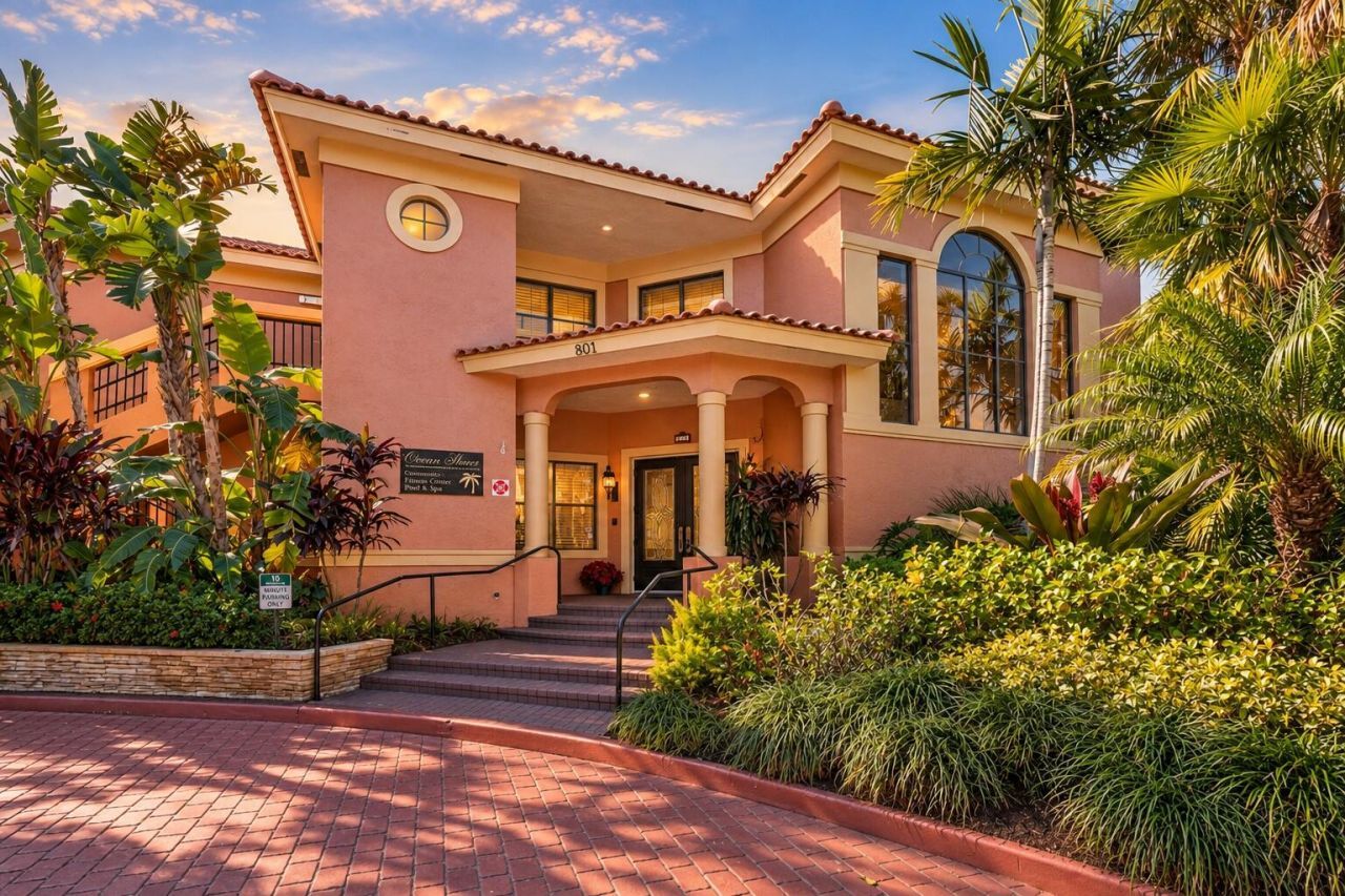 42 Uno Lago Drive, Juno Beach, FL 33408 Photo