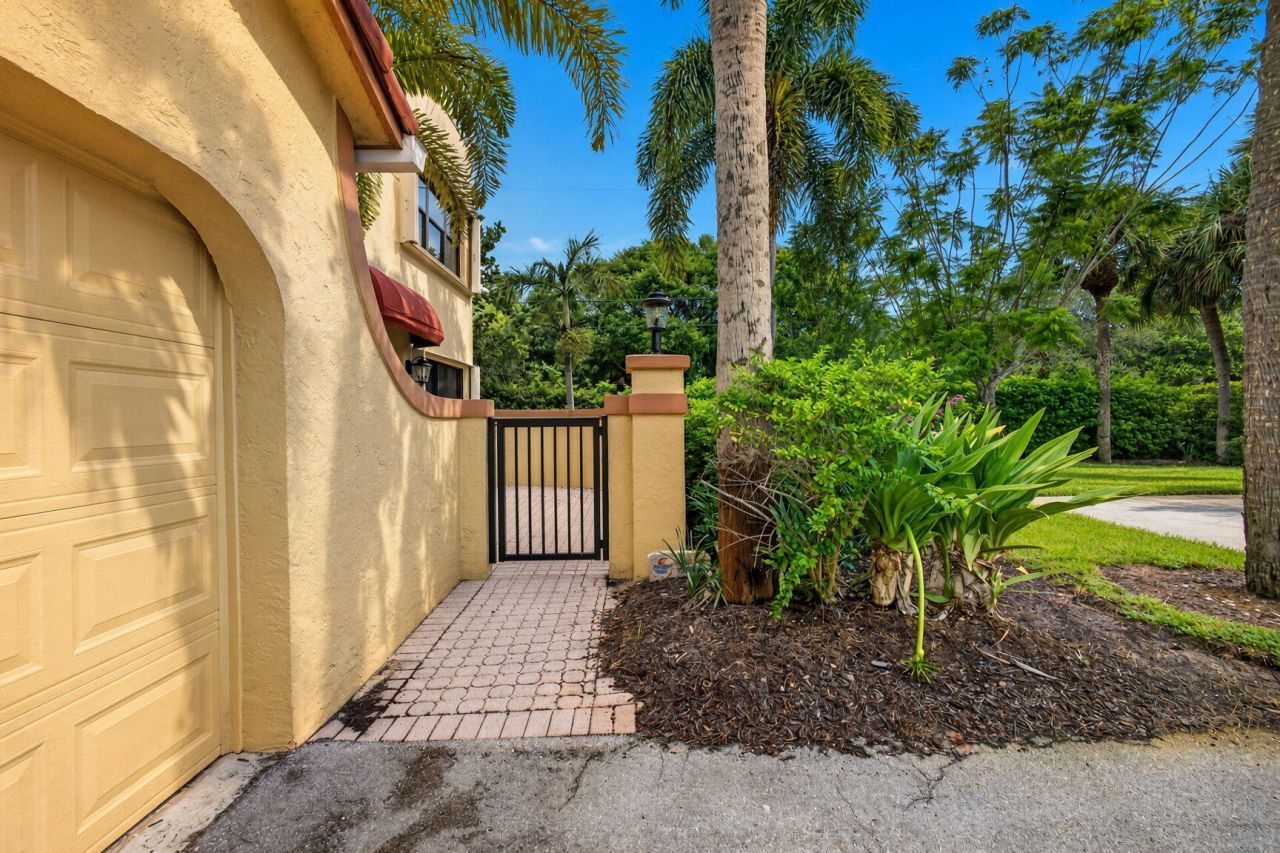 42 Uno Lago Drive, Juno Beach, FL 33408 Photo